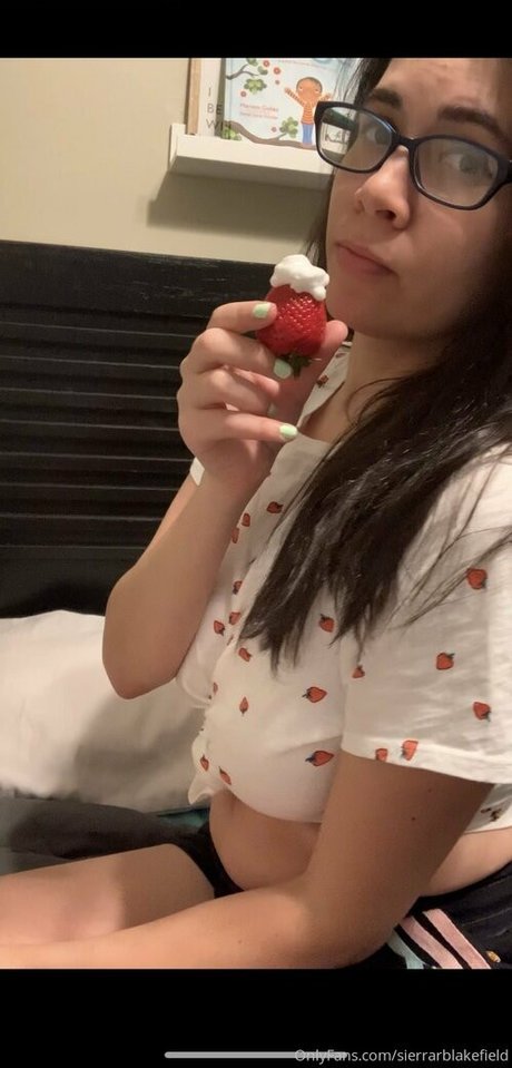 sierrarblakefield top star pic