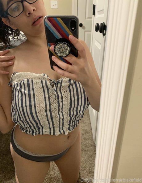 sierrarblakefield model hd pic