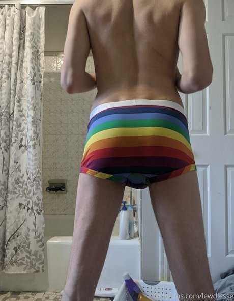 lewdlesse nude model pic