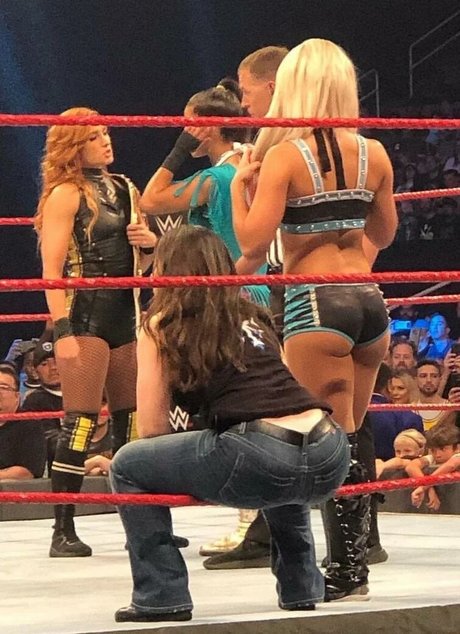 Nikki Cross star pornographic pic