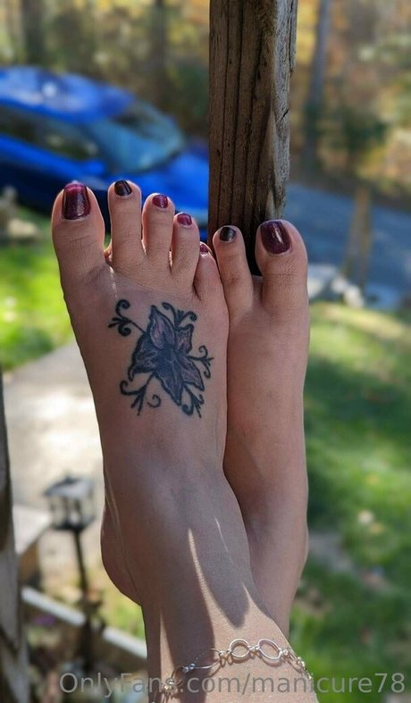 manicure78 naked model img