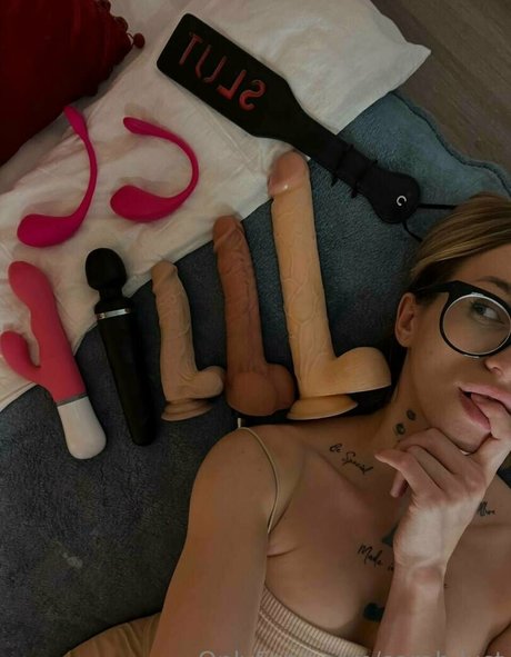 sarah lust nude star pic