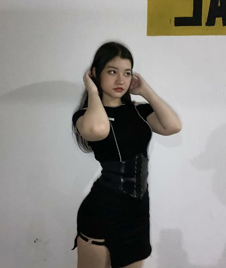 Clarettee perfect model pic