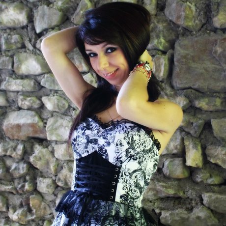 Alyson Kisney model adult img