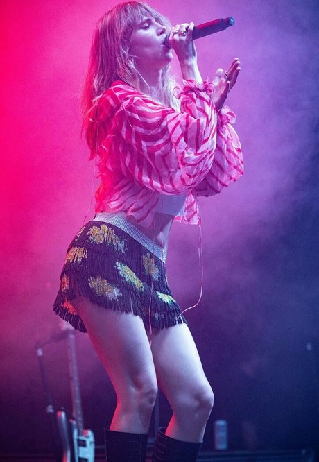 Suki Waterhouse pornstar sex photos