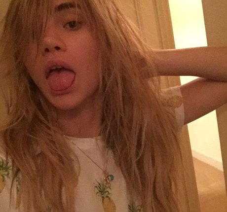 Suki Waterhouse sex pornstar image