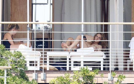 Suki Waterhouse pornographic model image