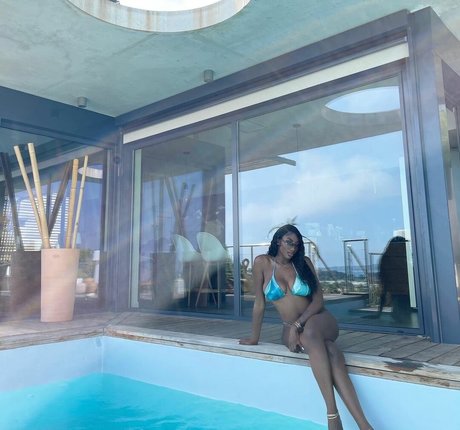 Aya Nakamura model porn galleries