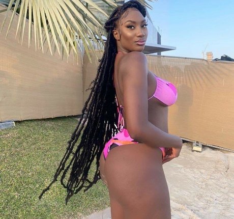 Aya Nakamura nude star photos