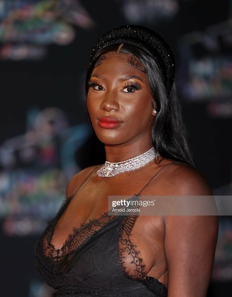 Aya Nakamura model xxx images