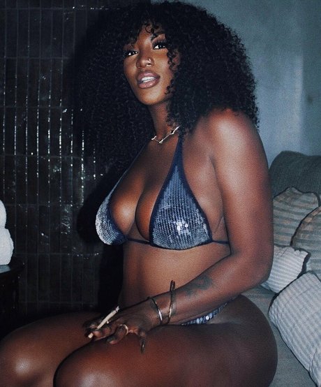 Aya Nakamura star adult images