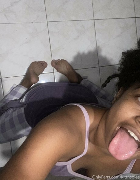 kittnsoles free model photo