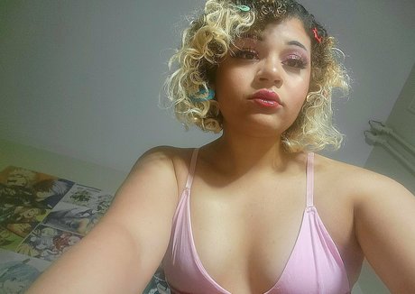 moregelly model pretty pic