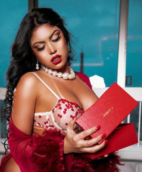 Goddess Isis sexy actress photo