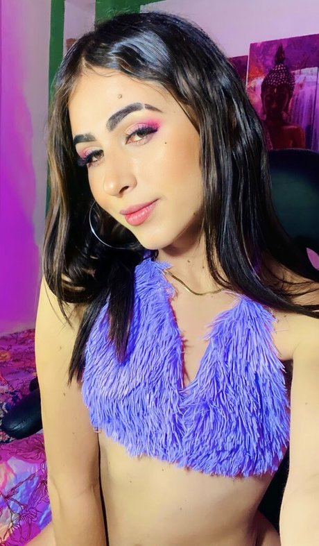 Lia Scarlett pretty pornstar image