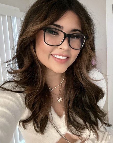 blonde babe onlyfans free nude pictures