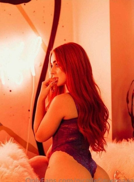 Nicolle Figueroa art model image