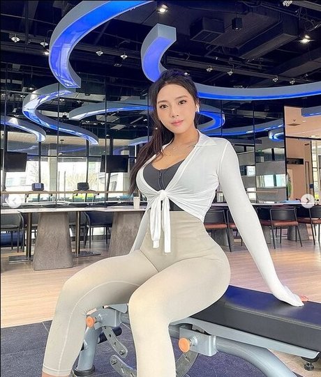 Stella Xu sexy actress gallery