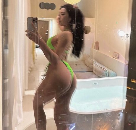 Stella Xu exclusive model images