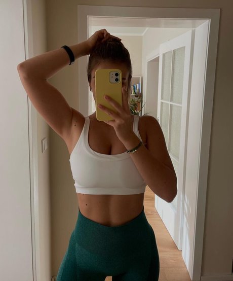 Paula Doeringer naked actress photo