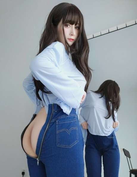 silver881 pretty model picture