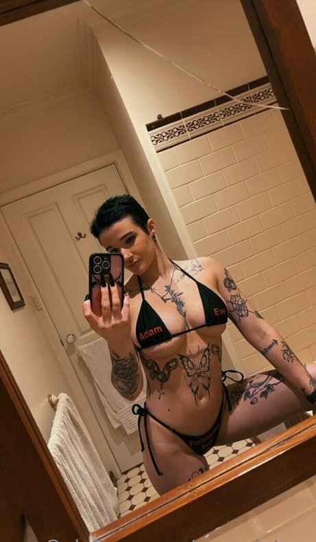 Eve winters pornstar naked pic