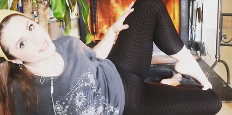 Merona ASMR sex actress picture