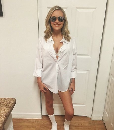 Holly Cloar model pornographic pics