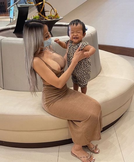 Tiffany Luu sexy actress img