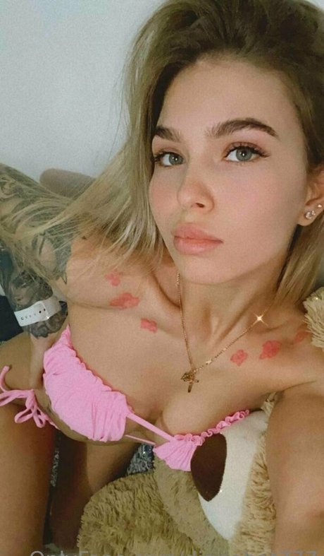 juliawind nudes star img