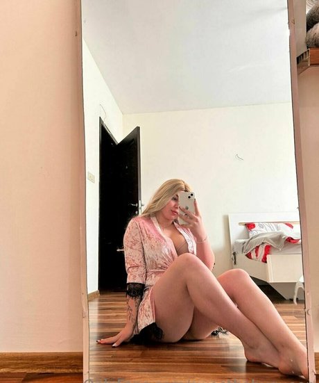 hot mature onlyfans top image