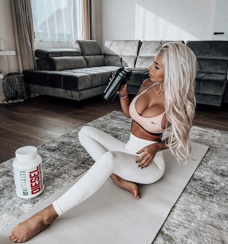 Nikola Rihova star nice archive