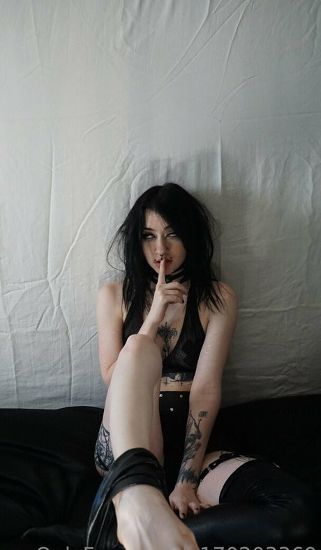 domtrickzz naked model photo