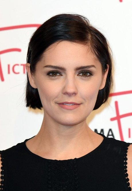 Annabel Scholey art model photo