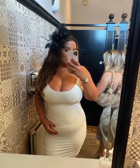 BustyBrunetteS model exclusive picture