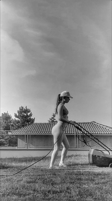 nina love1 free erotic model image