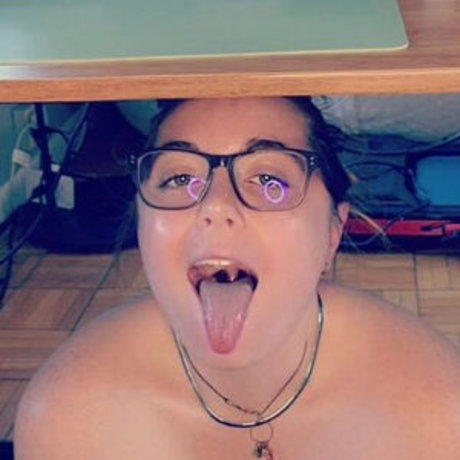 IsSheABrat model exclusive images