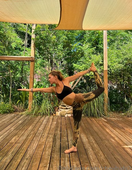 Chey212 pretty model img