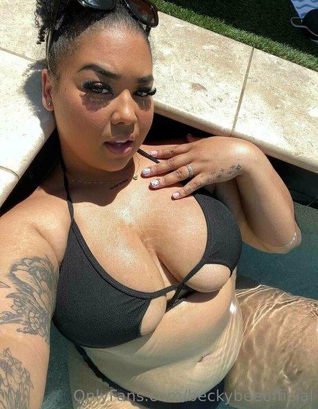 beckybeeofficial model pornographic photo