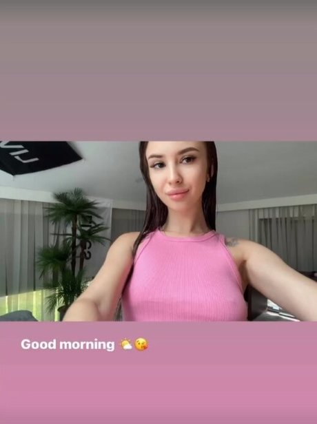 crysstail model hot pics