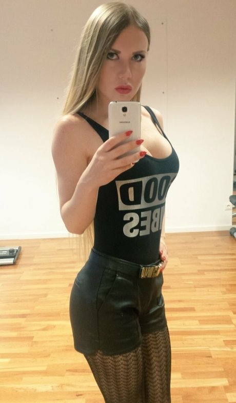 Lady Estelle sexy star gallery