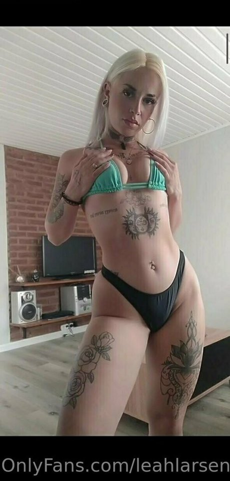 leahlarsen hot actress gallery