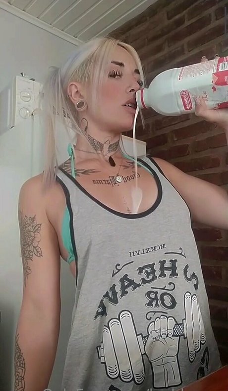 leahlarsen pretty model pictures