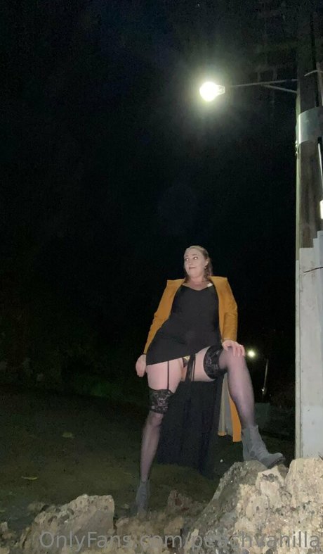 peachvanilla sexy actress image