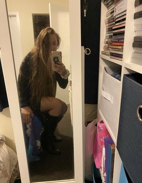 peachvanilla naked pornstar pics