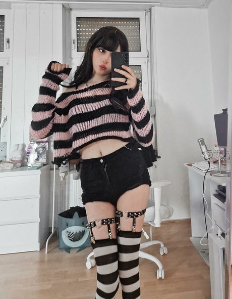 Puruchuu model sexy pics