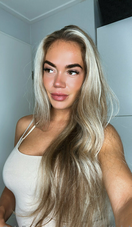 lunalust official exclusive actress picture