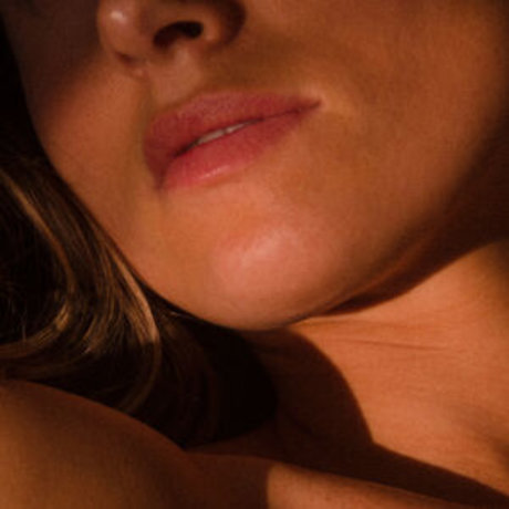 Miacbell model adult photos