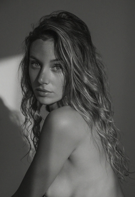 Miacbell star xxx galleries