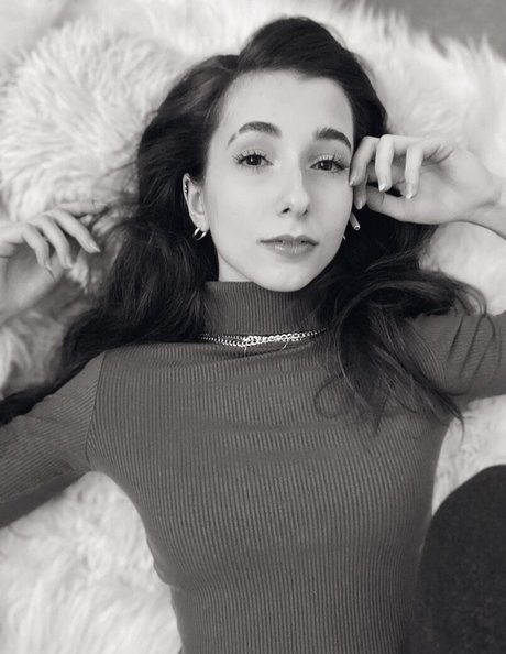 basostream naked actress image